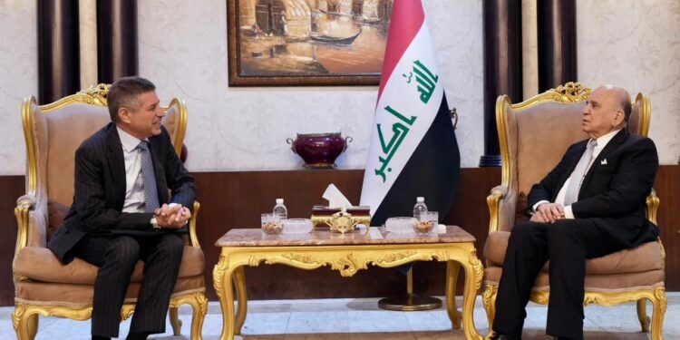 القائم بالأعمال الأمريكي الجديد يبدأ لقاءاته في العراق.. بحث مع وزير الخارجية حصر السلاح وانعكاسات العقوبات