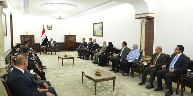 رئيس الوزراء يؤكد اهتمام الحكومة بتطوير النظامين الضريبي والكمركي