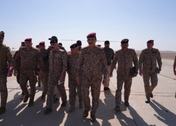 رئيس أركان الجيش يصل قاطع عمليات البادية لمتابعة جاهزية القطعات وتأمين الصحراء