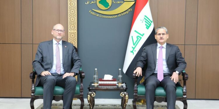 خلال زيارته لهيئة النزاهة.. السفير السويسري: العراق بات بيئة آمنة وجاذبة للاستثمارات