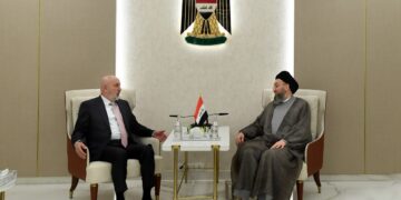 رئيس الجمهورية والحكيم يؤكدان أهمية التنسيق بين القوى الوطنية لتعزيز الاستقرار ودعم مسيرة الدولة