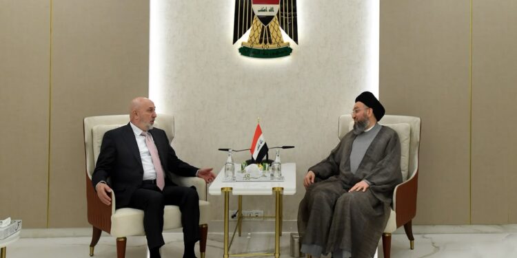 رئيس الجمهورية والحكيم يؤكدان أهمية التنسيق بين القوى الوطنية لتعزيز الاستقرار ودعم مسيرة الدولة
