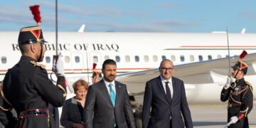 الزيدي يصل العاصمة الفرنسية