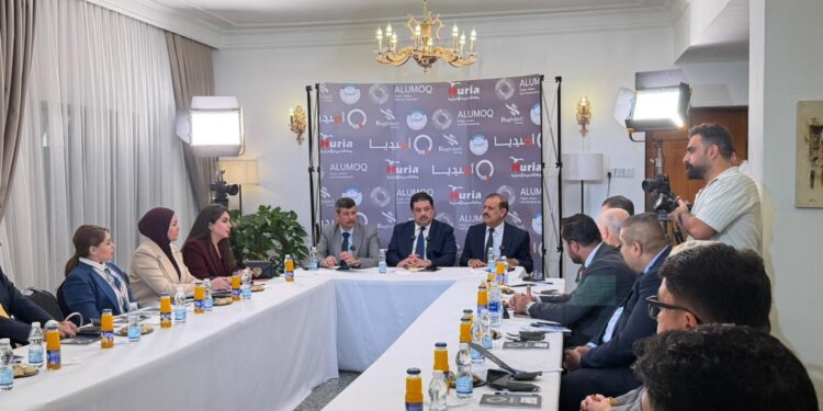 بالصور.. العمق تجمع نواباً ووزراء سابقين وخبراء ورجال أعمال لبحث تعظيم الإيرادات وإدارة الأصول
