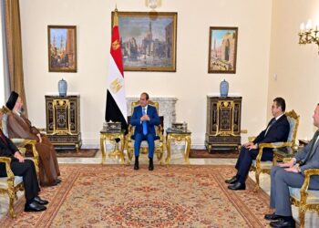 السيسي يستقبل الحكيم في القاهرة ويشيد بجهود العراق في حصر السلاح