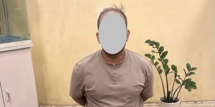 كمين أمني يطيح بموظف.. وضبط مواد للسحر والدجل في الشعب