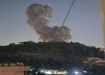 للمرة الأولى منذ وقف إطلاق النار.. غارة إسرائيلية على أكثر من محور جنوب لبنان ووقوع إصابات
