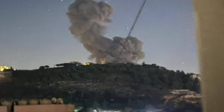 للمرة الأولى منذ وقف إطلاق النار.. غارة إسرائيلية على أكثر من محور جنوب لبنان ووقوع إصابات