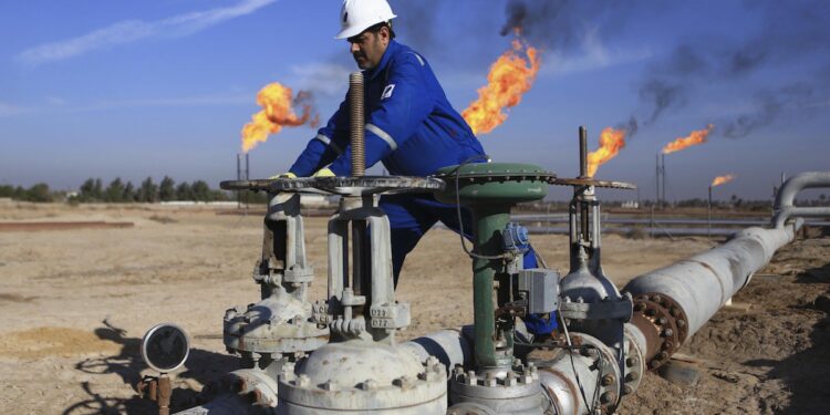 خاما البصرة يخسران نحو 10% في أسبوع وسط اضطراب أسواق النفط