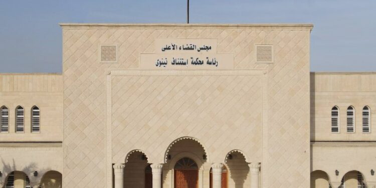 القضاء يصادق على 25 وثيقة هوية لمفقودين عثر على رفاتهم بمقابر جماعية في نينوى