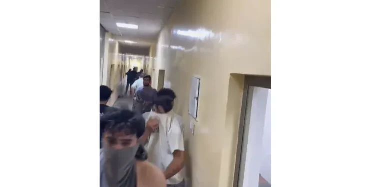 بالفيديو.. عشرات حالات الاختناق نتيجة تسرب غاز الأمونيا في معمل الأسمدة الجنوبية بالبصرة