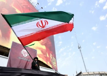 شح المال والسلع والبنزين.. إيران تعترف بتأثير العقوبات الأمريكية عليها