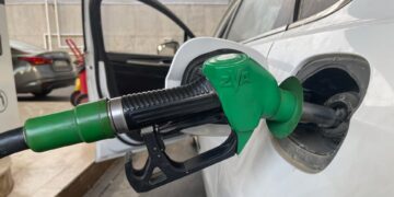 بعد الإعلان عن إطلاقه.. النفط يؤجل التسجيل على «الستيكر»