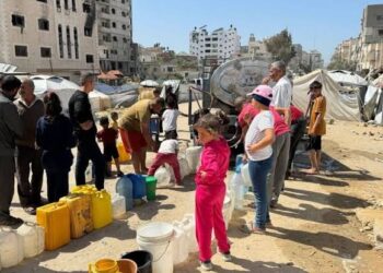 انهيار منظومة المياه والصرف يهدد أكثر من مليوني شخص في غزة