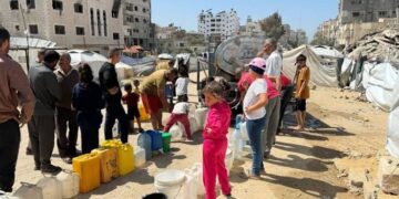 انهيار منظومة المياه والصرف يهدد أكثر من مليوني شخص في غزة
