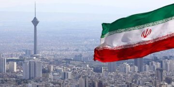 الحرس الثوري يعلن انفجار ناقلة نفط بعد اصطدامها بلغم جنوب مضيق هرمز