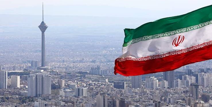 الحرس الثوري يعلن انفجار ناقلة نفط بعد اصطدامها بلغم جنوب مضيق هرمز
