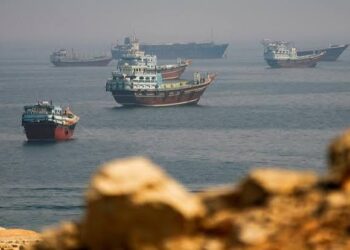 السفن السعودية تحت التهديد.. مقتل بحارين في هجوم جديد بمضيق هرمز