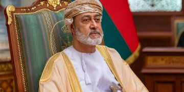 سلطان عُمان في مهمة شاقة.. بريطانيا محطة أولى على طريق احتواء حرب هرمز