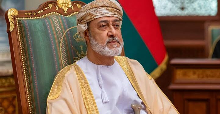 سلطان عُمان في مهمة شاقة.. بريطانيا محطة أولى على طريق احتواء حرب هرمز