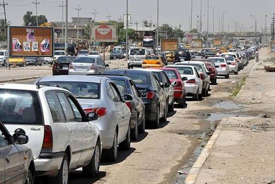نزيف الوقت والوقود.. الازدحام يبتلع البنزين والمواطن يدفع الثمن في الطوابير
