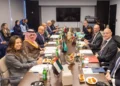 دول الخليج ترفض فرض رسوم أو شروط أحادية على المرور في هرمز أو باب المندب