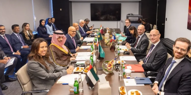 دول الخليج ترفض فرض رسوم أو شروط أحادية على المرور في هرمز أو باب المندب