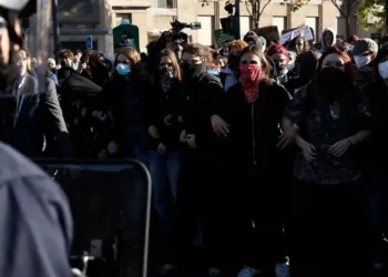 احتجاجات التعليم تتسع… فرنسا تفتح دفتر الحلول العاجلة