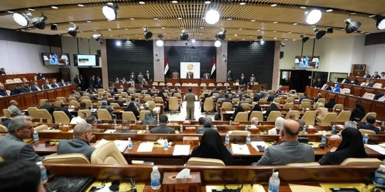 مشادات بين النواب بشأن الدولار ترفع جلسة البرلمان والحلبوسي يوجه باستضافة وزير المالية ومحافظ المركزي
