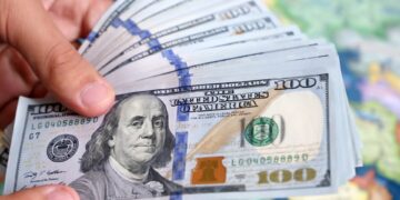 الدولار يستقر عند أعلى مستوى في 17 شهراً ويتجه لتحقيق مكاسب أسبوعية