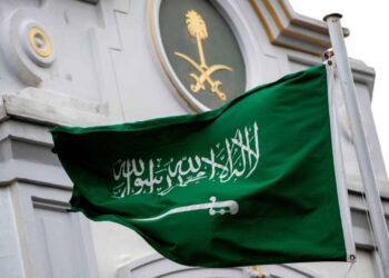 هجوم الدمام يوقع قتيلاً و8 جرحى.. والتصعيد يهدد منشآت السعودية