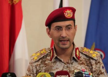 الحوثيون يحذرون الطيران في الأجواء السعودية بعد هجوم مطار الرياض