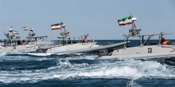 هرمز على حافة التصعيد.. ترمب يلوّح بتحرك قريب وإيران تهدد القواعد الأميركية