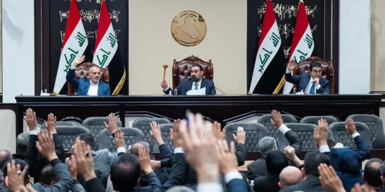 إجازة خمس سنوات براتب كامل.. البرلمان يصوّت غداً على مقترح يخص الموظفين