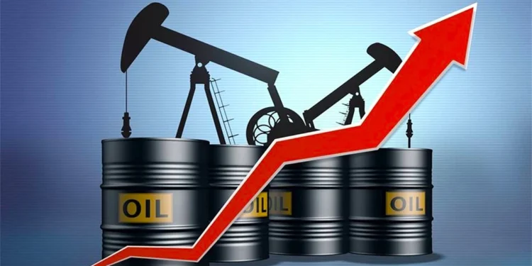 النفط يقفز 5% ويتجاوز 105 دولارات وسط مخاوف إمدادات الشرق الأوسط