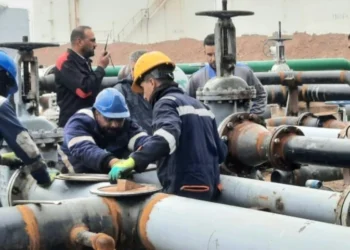 النفط يتراجع مع تقييم محادثات واشنطن وطهران وتعافي صادرات الخليج