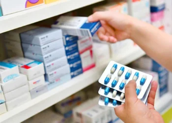 بعد رفع الدولار.. الصيادلة يحذرون من موجة جديدة في أسعار الأدوية
