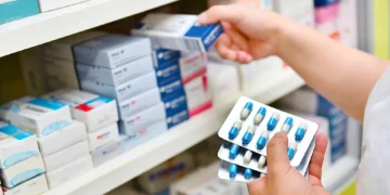 بعد رفع الدولار.. الصيادلة يحذرون من موجة جديدة في أسعار الأدوية