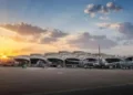قتيل و11 مصاباً بهجوم على مطار الرياض.. والحوثيون يعلنون مسؤوليتهم