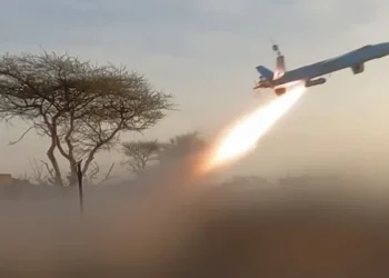 الحوثيون يعلنون استهداف أرامكو ومطار الرياض.. والتحالف يعترض صاروخاً باليستياً