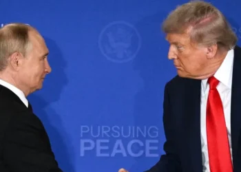 ترمب يعلّق عقوبات ورسومًا جديدة على روسيا قبل دخولها حيز التنفيذ