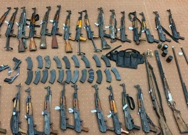 العراقيون يقبلون على تسجيل السلاح.. أكثر من 10200 طلب خلال أسبوع