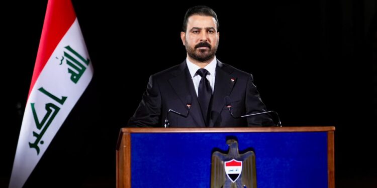 “أبواب الحكومة ستظل مفتوحة”.. الزيدي يشكر المتظاهرين: مطالبهم وصلت وسنسعى لتحقيقها