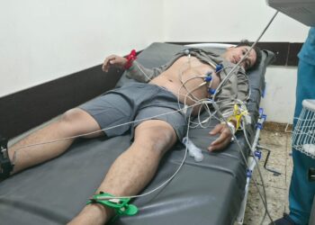 صاعقة رعدية تحوّل مباراة كرة قدم إلى مأساة في الأنبار: مصرع شابين وإصابة 7 آخرين