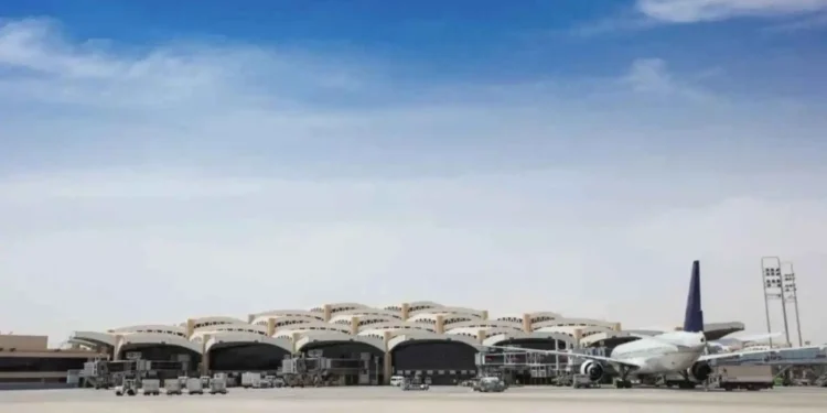 حريق في صالة المسافرين.. هجوم جديد على مطار الملك خالد الدولي في الرياض