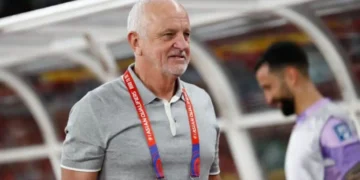 اتحاد الكرة يحسم الجدل: غراهام أرنولد مستمر بتدريب المنتخب الوطني