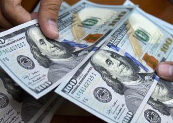 الدولار يواصل الارتفاع في بغداد.. البيع يسجل 166 ألف دينار لكل 100 دولار