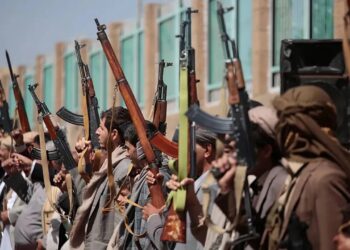 تصعيد بين السعودية والحوثيين.. اعتراض مسيّرات وتحذيرات متبادلة بشأن منشآت النفط
