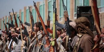 تصعيد بين السعودية والحوثيين.. اعتراض مسيّرات وتحذيرات متبادلة بشأن منشآت النفط