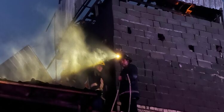 حريق يلتهم 3 دور عشوائية في الطالبية.. والدفاع المدني ينقذ 6 مواطنين
